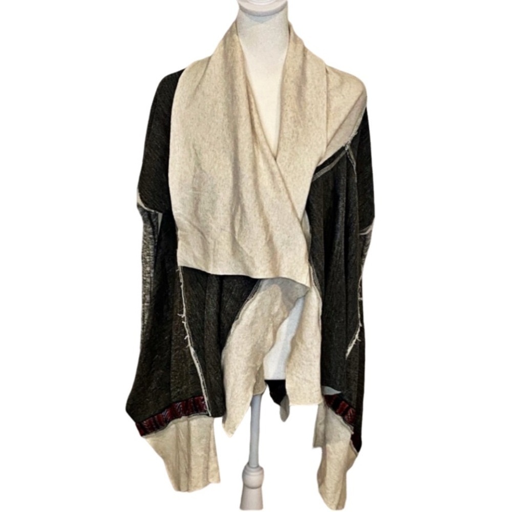 Scrapbook Kitschy Stylish Dark Gray and Cream Open Front Cardigan. Size M.